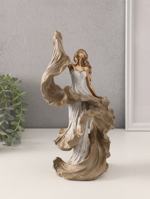 Фигурка полистоун «Воздушность. Девушка в платье со шлейфом», бежевый, 16.5×11.5×30 см