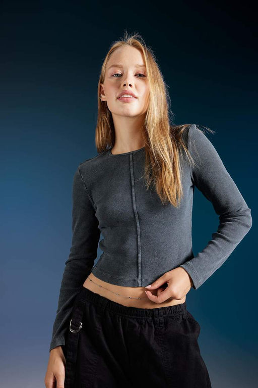 Крутая приталенная футболка в рубчик с длинными рукавами - Defacto фото 4