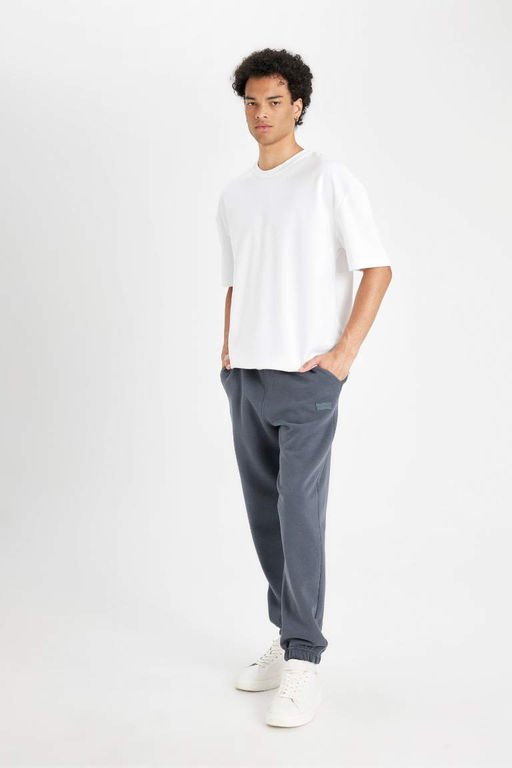 Мужские спортивные штаны обычного кроя антрацитового цвета с карманами и эластичными штанинами - Defacto фото 3