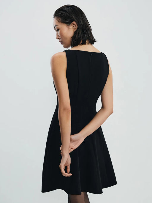 Платье мини приталенного силуэта / Zarina