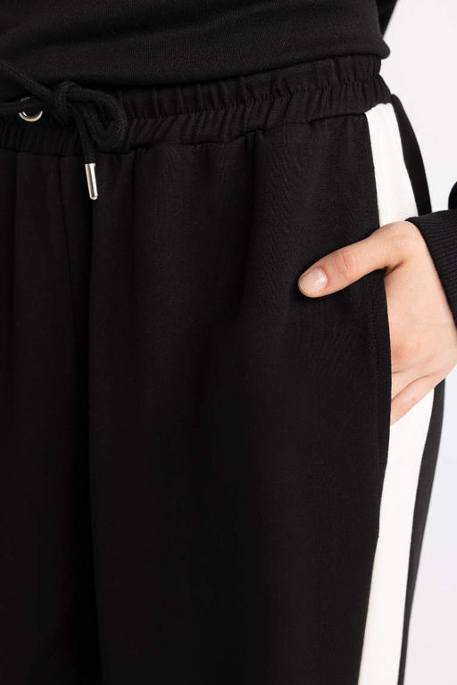 Стильные широкие спортивные штаны с широкими штанинами, эластичным поясом и полосками - Defacto фото 5