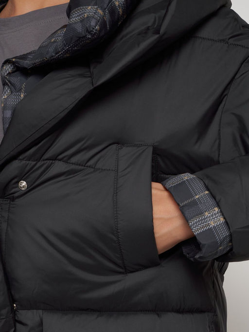 Зимняя женская куртка модная с капюшоном черного цвета 133105Ch