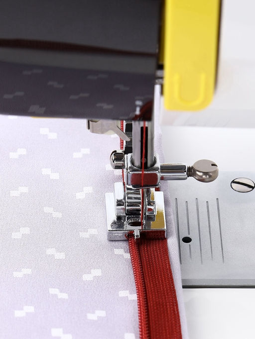 Цена за 2 шт. Лапка для швейных машин, для вшивания потайной молнии с направляющей, 2.2×1.8×0.8 см