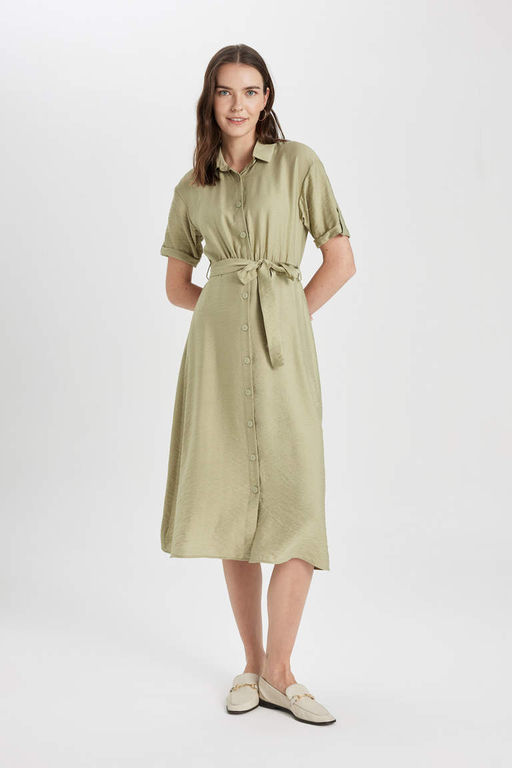 Льняное платье-миди с рубашечным воротником и поясом с короткими рукавами - Defacto фото 3