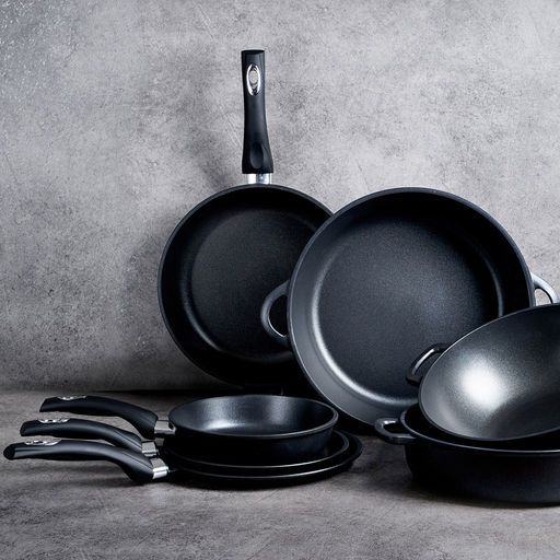 Сковорода с тефлоновым покрытием д30см "Классик", h7,5см, s0,42см, ручка из термостойкого пластика (Россия)