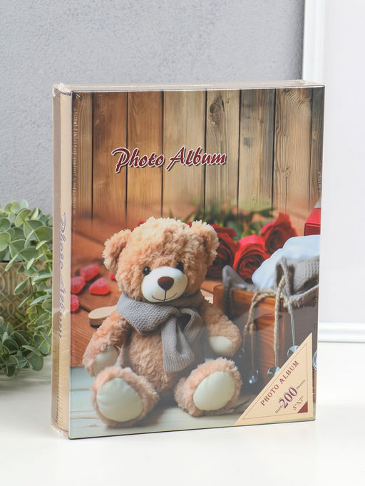 Фотоальбом на 200 фото 13х18 см "Медведь в шарфе, красные розы" в коробке 5,5х23,5х29,5 см   1096272