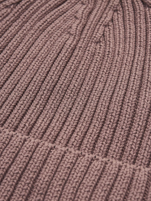 Кофейная вязаная шапка