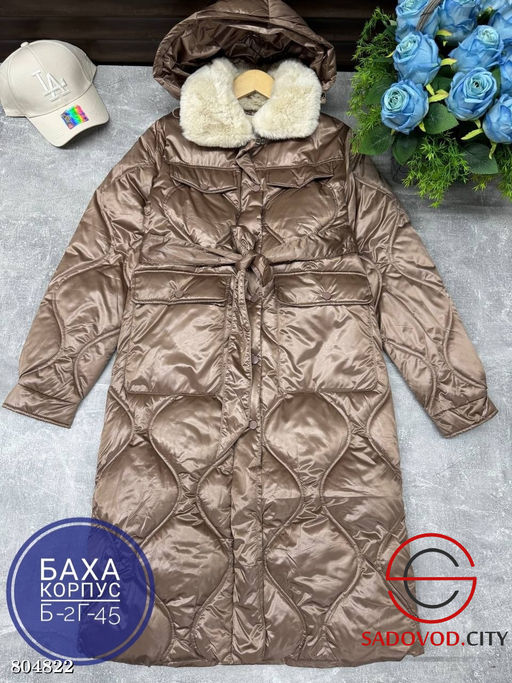 куртка с капюшоном и воротником из меха