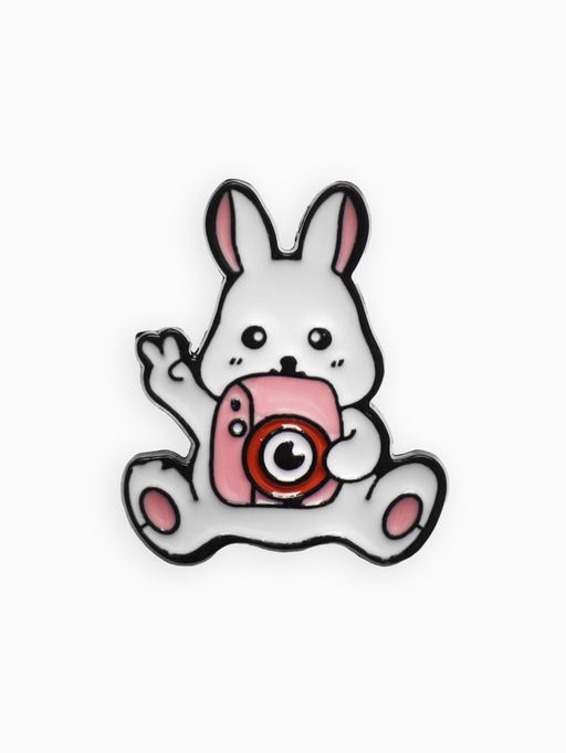 Цена за 2 шт. Значок Зайка с камерой, бело-розовый в чёрном металле