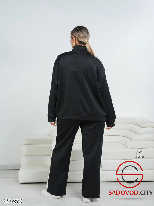 Спортивный женский костюм