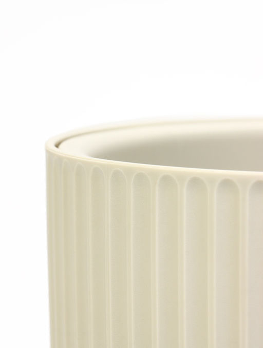 Кашпо для цветов «Рамона», 7.8 л, d=28 см, h=25.5 см, со вставкой, пластиковое, белое