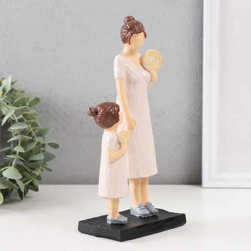 Фигурка полистоун «Мама с дочкой, с леденцами», 22.5×5.5×10 см