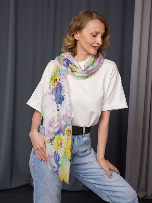 Палантин с цветочным принтом в акварельном стиле - Модные истории фото 2