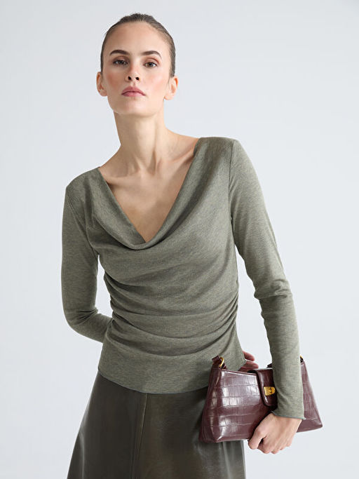 D?k?ml? Yaka B?zg?l? Bluz