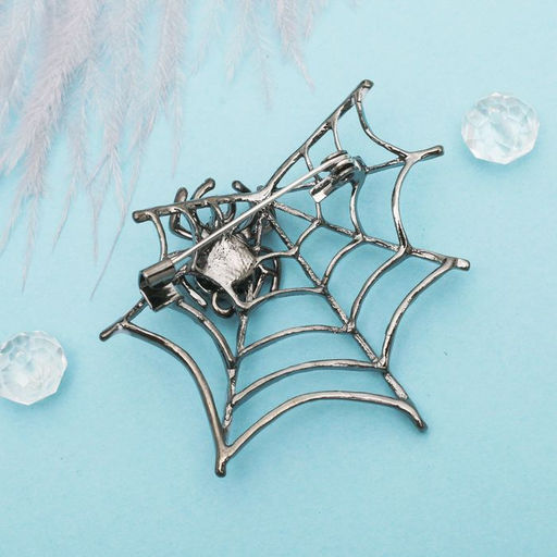 Цена за 2 шт. Брошь «Паук в паутине», черно-белая в серебре