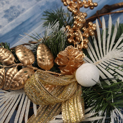 Украшение новогоднее «Зимнее волшебство. Ажурная ветка на колокольчике», 31×26 см