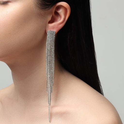 Серьги висячие со стразами Водопад мини квадрат, цвет белый в серебре, 14 см