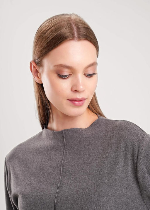 157024/190инн Джемпер жен. (ЧЗ)