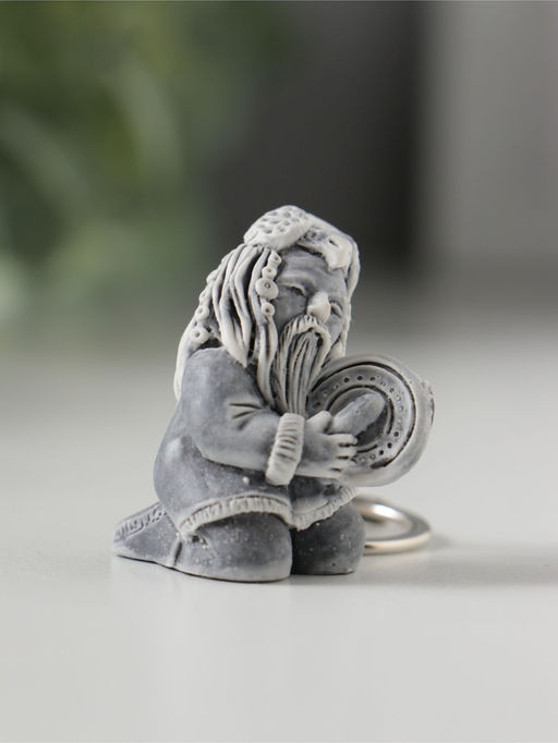 Брелок "Шаман сидит с бубном" маленький , 3,7см