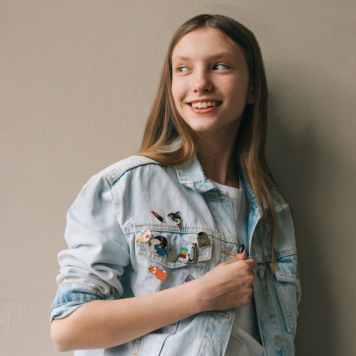 Значок Графичные животные лиса, оранжево-белый в золоте