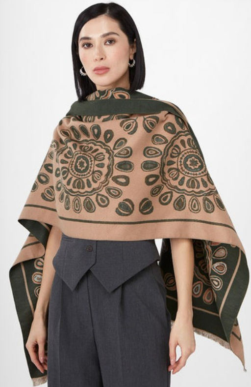 В составе ШЕРСТЬ и КАШЕМИР Большой, мягкий, теплый однотонный двусторонний палантин.