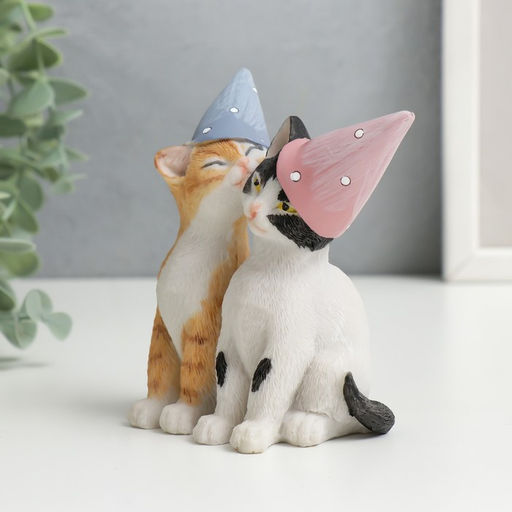 Фигурка полистоун «Котята в колпаках», 10×5.5×9 см