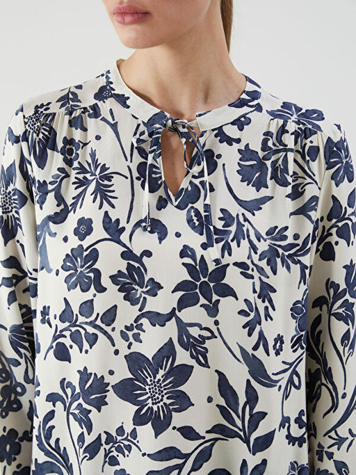 Ba?lamal? Yaka Desenli Bluz