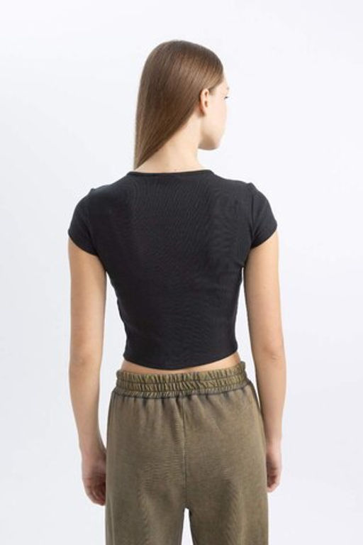 Крутая приталенная футболка в рубчик с короткими рукавами и вышивкой - Defacto фото 5