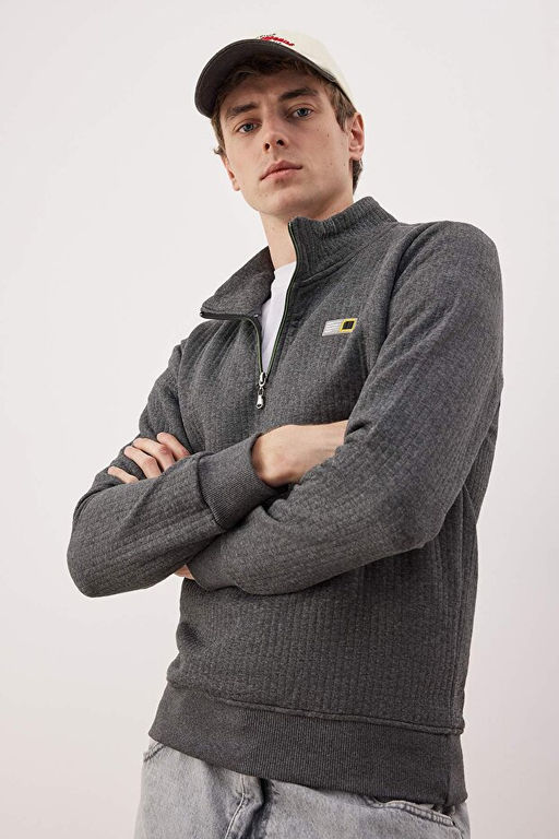 Gri Regular/Normal Kesim Dokulu Etiket Detayl_ Fermuarl_ Sweatshirt TMNAW26SW00062 - Trendyolmilla фото 2