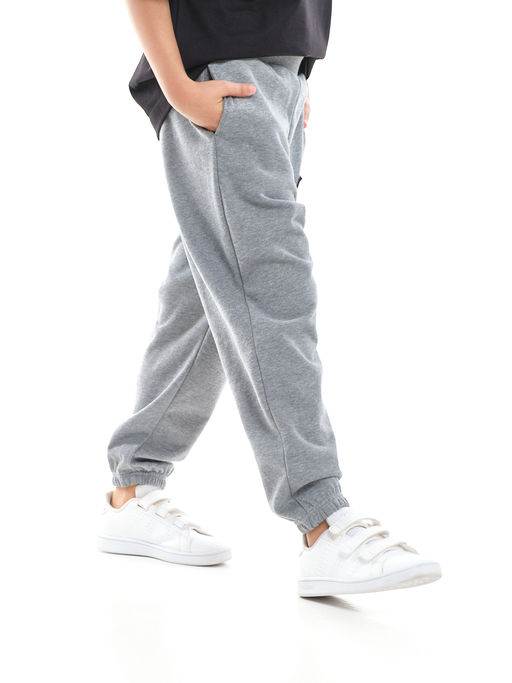 Брюки спортивные с эмблемой 22-7611 светло-серый меланж - Mini maxi фото 29