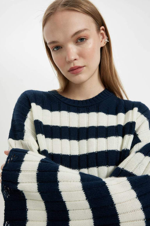 Женский укороченный трикотажный свитер стандартного кроя в полоску с круглым вырезом - Defacto фото 5