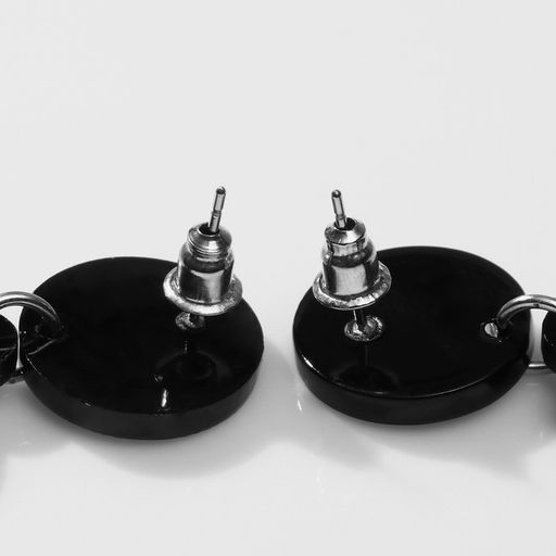 Серьги акриловые «Ножи» окровавленные, цвет красно-белый в чёрном металле