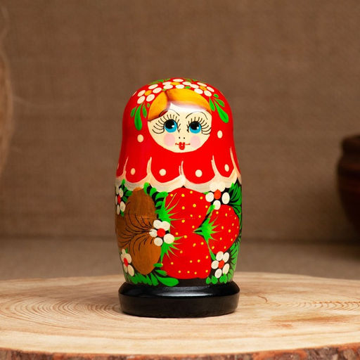 Матрёшка дерево «Земляничка», красный платок, 3 кукольная, 10-12 см