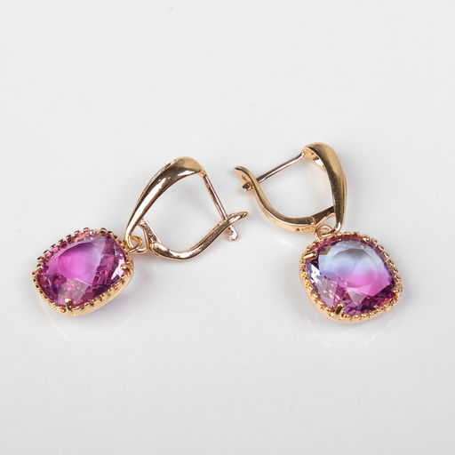 Серьги со стразами Иллюзион плавный квадрат, малиново-фиолетовые в золоте