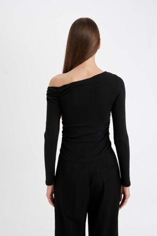 Женская черная облегающая однотонная футболка в рубчик с узким вырезом на одно плечо и длинным рукавом - Defacto фото 6