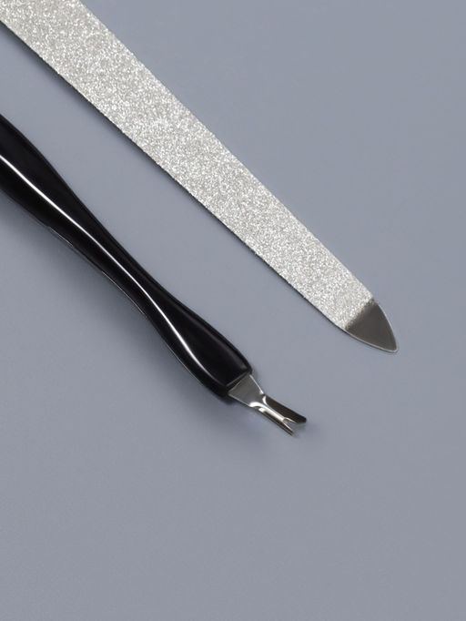 Цена за 2 шт. Набор маникюрный, 2 предмета, на блистере, чёрный, серебристый