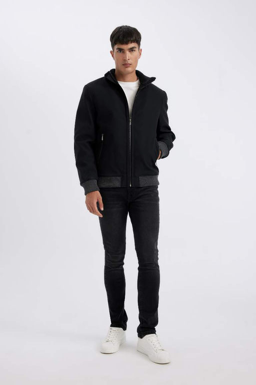 Приталенная сезонная куртка из искусственной кожи с воротником-стойкой на подкладке и застежкой-молнией с двойным карманом - Defacto фото 3