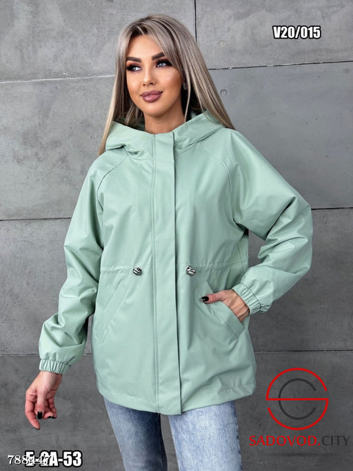 Ветровка с капюшоном женская