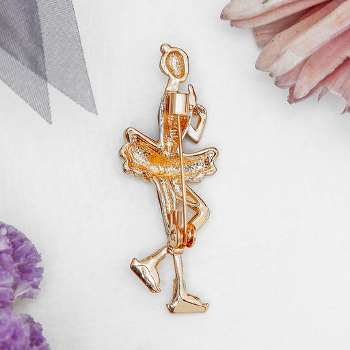 Брошь «Фигуристка», белая, малиновый в золоте