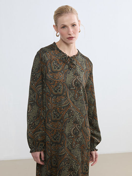 Ba?lamal? Yaka Desenli Elbise