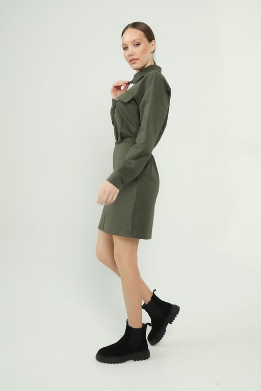 Стильное платье модного силуэта из мягкого шелковистого футера 302L3-22 хаки - Solo mio фото 4