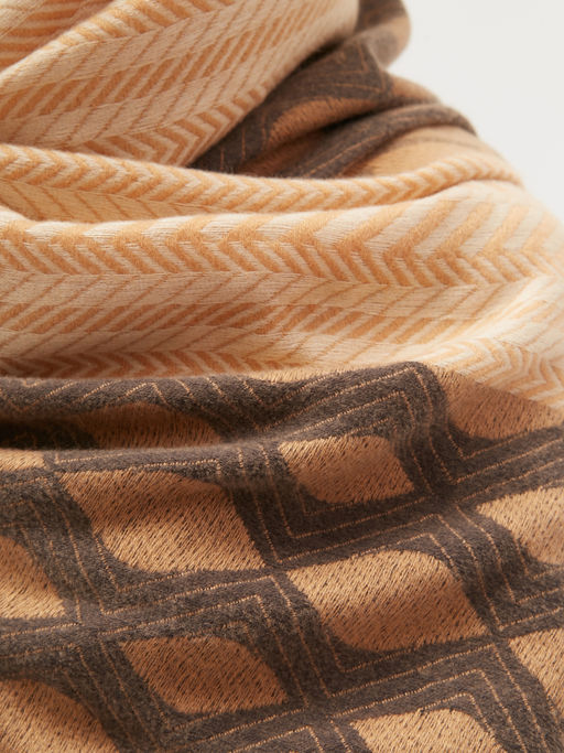 в составе шерсть Большой, мягкий, теплый двусторонний палантин с принтом. - Tantino фото 7