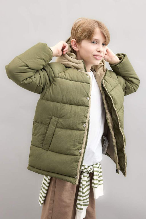 Водоотталкивающее пуховик с капюшоном и застежкой-молнией для мальчиков - Defacto фото 3