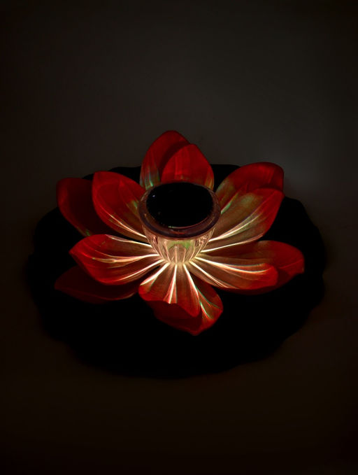 Садовый светильник для водоемов 28 х 28 х 9 см на солнечной бат-е "Лотос" красный N008