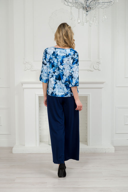 Костюм женский из кофты с рукавом 3/4 и брюк из вискозы Элеонора синие цветы