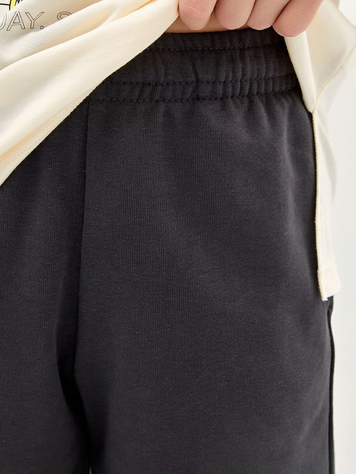 Шорты для мальчиков в темно-сером цвете с текстовым принтом - Mark formelle фото 4