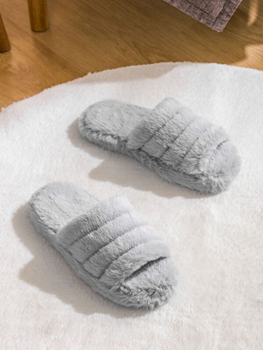 Kad?n Pel?? Ev Terli?i