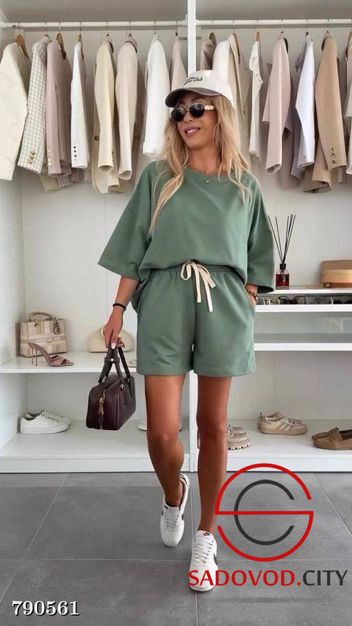 Женский костюм с шортами