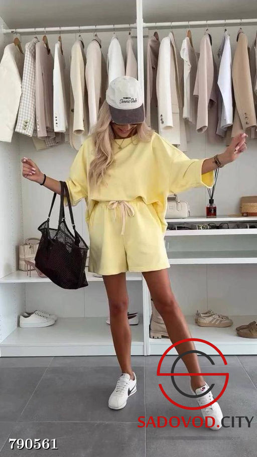 Женский костюм с шортами