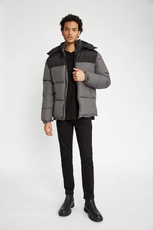 Водоотталкивающая куртка-пуховик стандартного кроя с капюшоном на полярной подкладке - Defacto фото 2